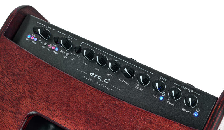Hughes & Kettner era C: análisis del amplificador acústico compacto que quiere sustituir a tu PA 13 Hughes & Kettner era C, amplificador acústico compacto de 60 W para guitarra acústica y voz.
