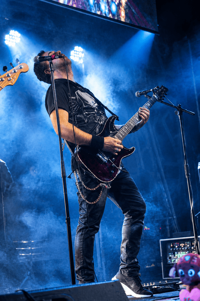 Sobre mí 1 Alberto Andrés en concierto bajo las luces de los focos