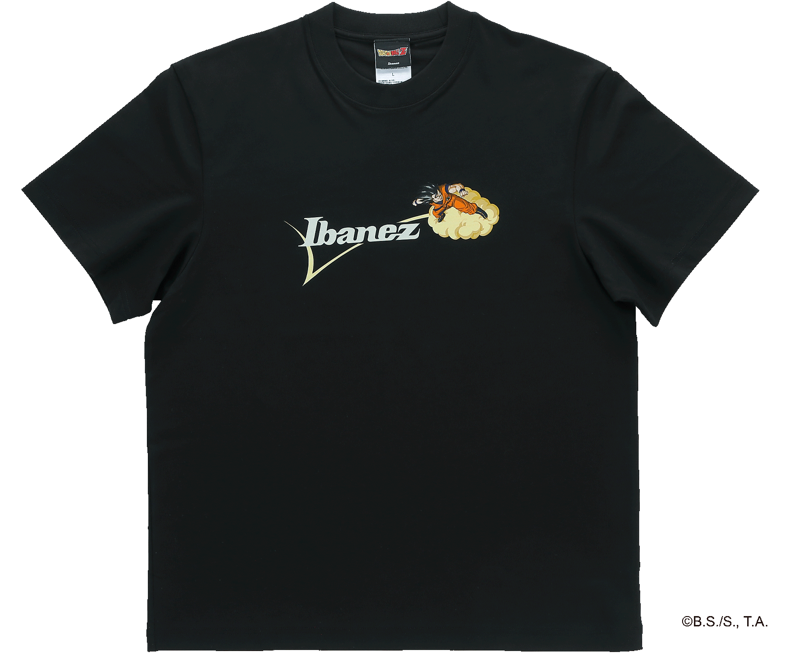 Ibanez Dragon Ball Z: análisis de la colección oficial que llegará en 2027 (RG japonesa, bajo, Tube Screamer y más...) 13 Camiseta negra de la colección Ibanez Dragon Ball Z Collaboration, con el logotipo clásico de Ibanez en color blanco en el pecho y una ilustración de Son Goku volando sobre la nube Kinton en la parte frontal, presentada sobre fondo negro.