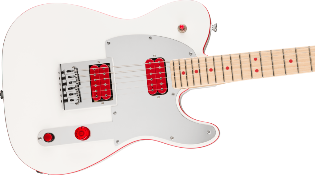 Fender John 5 Telecaster: análisis de la nueva gama Ghost, Phantom y Custom Shop 7 Detalle del cuerpo de una Fender John 5 Ghost Telecaster de acabado blanco con detalles rojos personalizados, equipada con dos pastillas humbucker rojas, golpeador blanco, diapasón de arce con marcadores rojos y controles en color rojo a juego, mostrando una estética moderna y llamativa.