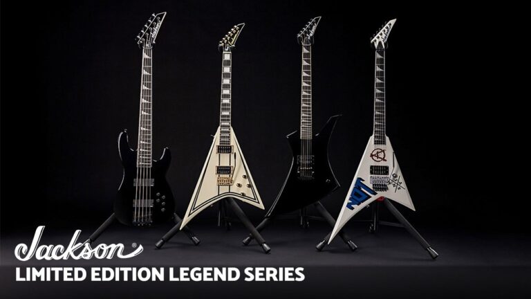 Jackson Legend Series: análisis de las reediciones limitadas de Randy Rhoads, Scott Ian, Marty Friedman y David Ellefson 6 Imagen promocional de la serie Jackson Limited Edition Legend Series, mostrando cuatro instrumentos signature de edición limitada sobre soportes: el bajo Legend Series Limited Edition Signature David Ellefson CB V Concert Bass, la guitarra Legend Series Limited Edition Signature Randy Rhoads CD1, la guitarra Legend Series Limited Edition Signature Marty Friedman Kelly KE-1 y la guitarra Legend Series Limited Edition Signature Scott Ian Rhoads RR22, todos presentados sobre fondo negro.