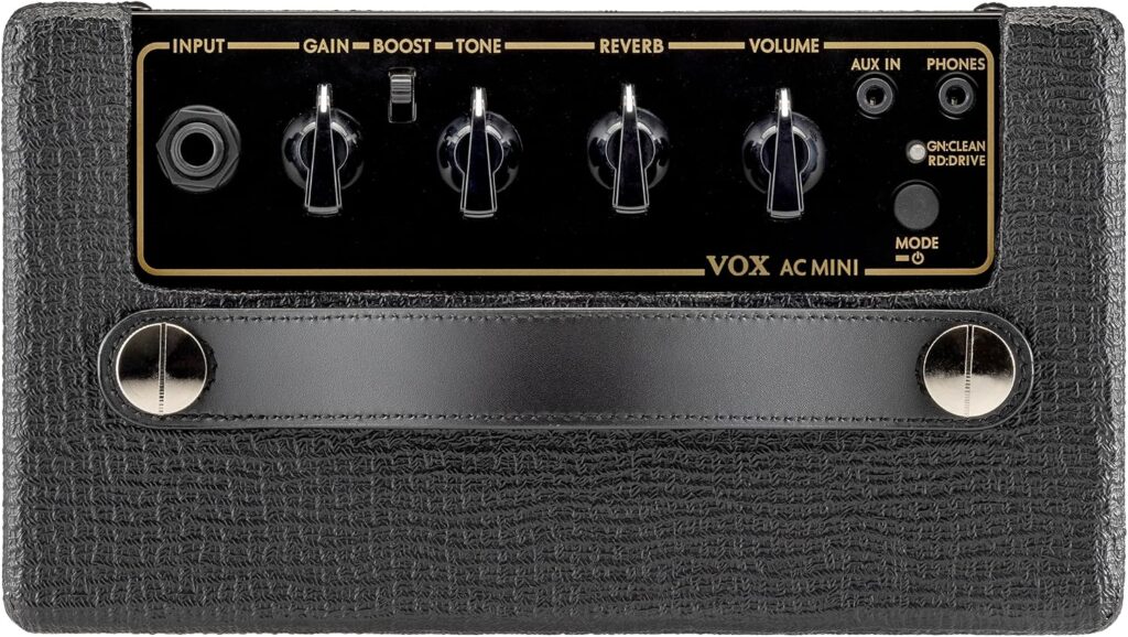 Detalle del panel superior del amplificador portátil Vox AC Mini, mostrando la entrada de instrumento, controles de ganancia, tono, reverb y volumen, interruptor de boost, entrada auxiliar AUX IN, salida para auriculares y selector de modo Clean/Drive.